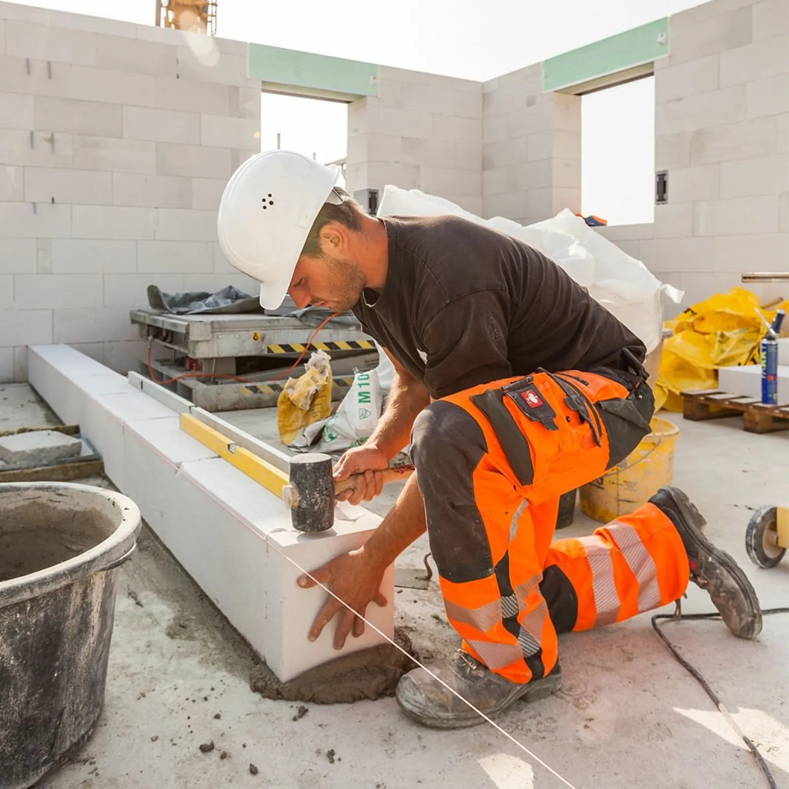 AUMER GROUP: 135 Bewerbungen für Bau und Werkstatt, für je 6,41 €