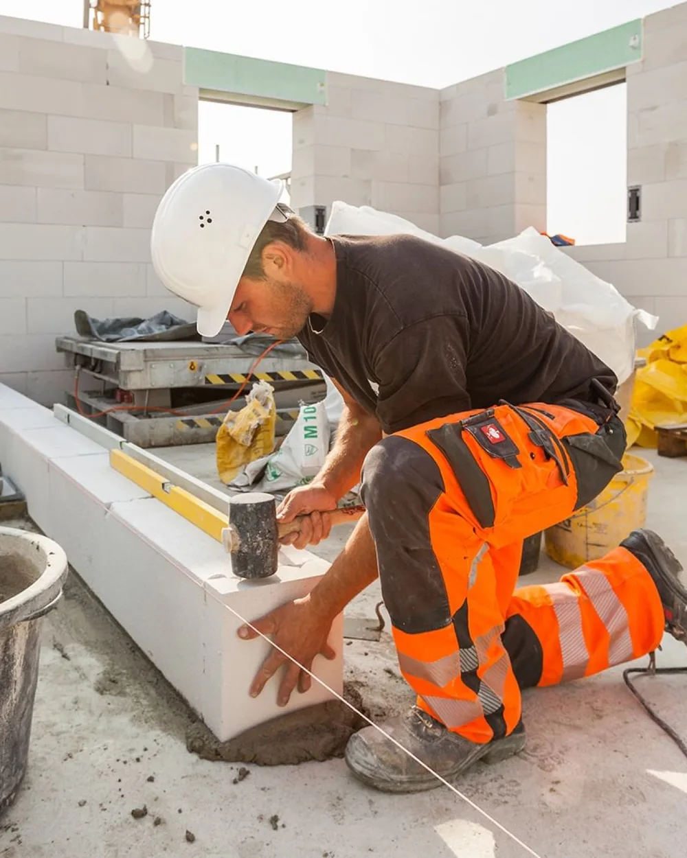 AUMER GROUP: 135 Bewerbungen für Bau und Werkstatt, für je 6,41 €